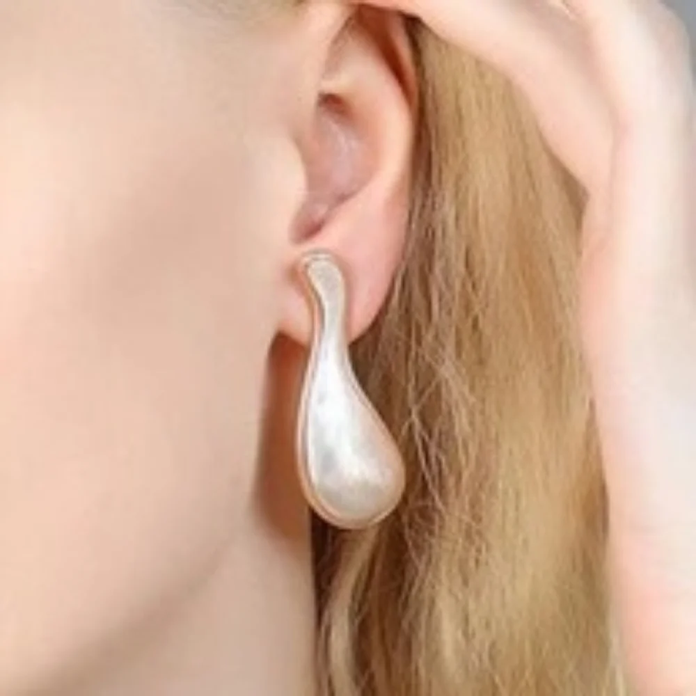 Fashion Jewelry Striking Geometric Gold Tear Drop Earrings - Picture 5 of 5